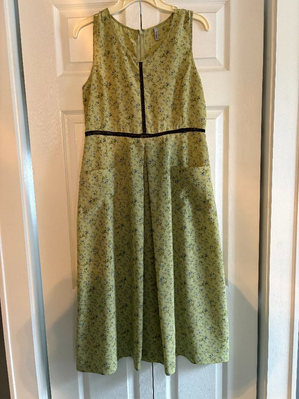 Jill Anderson Vintage Floral and Lace Trim Dress with Pockets, Size Large